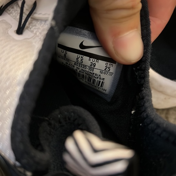 Nike sneakers - Picture 4 of 4